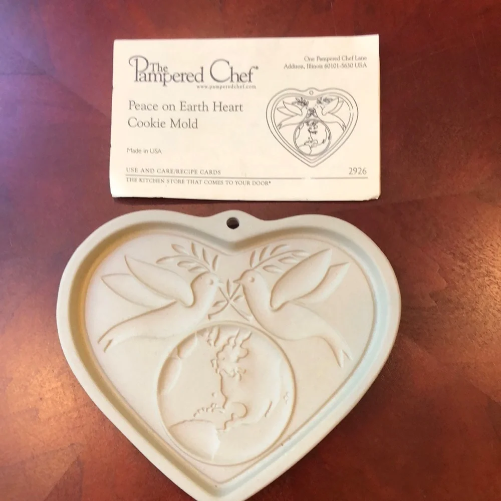 RARE Vintage Pampered Chef Peace On Earth 2002 Stoneware Cookie Mold orig box